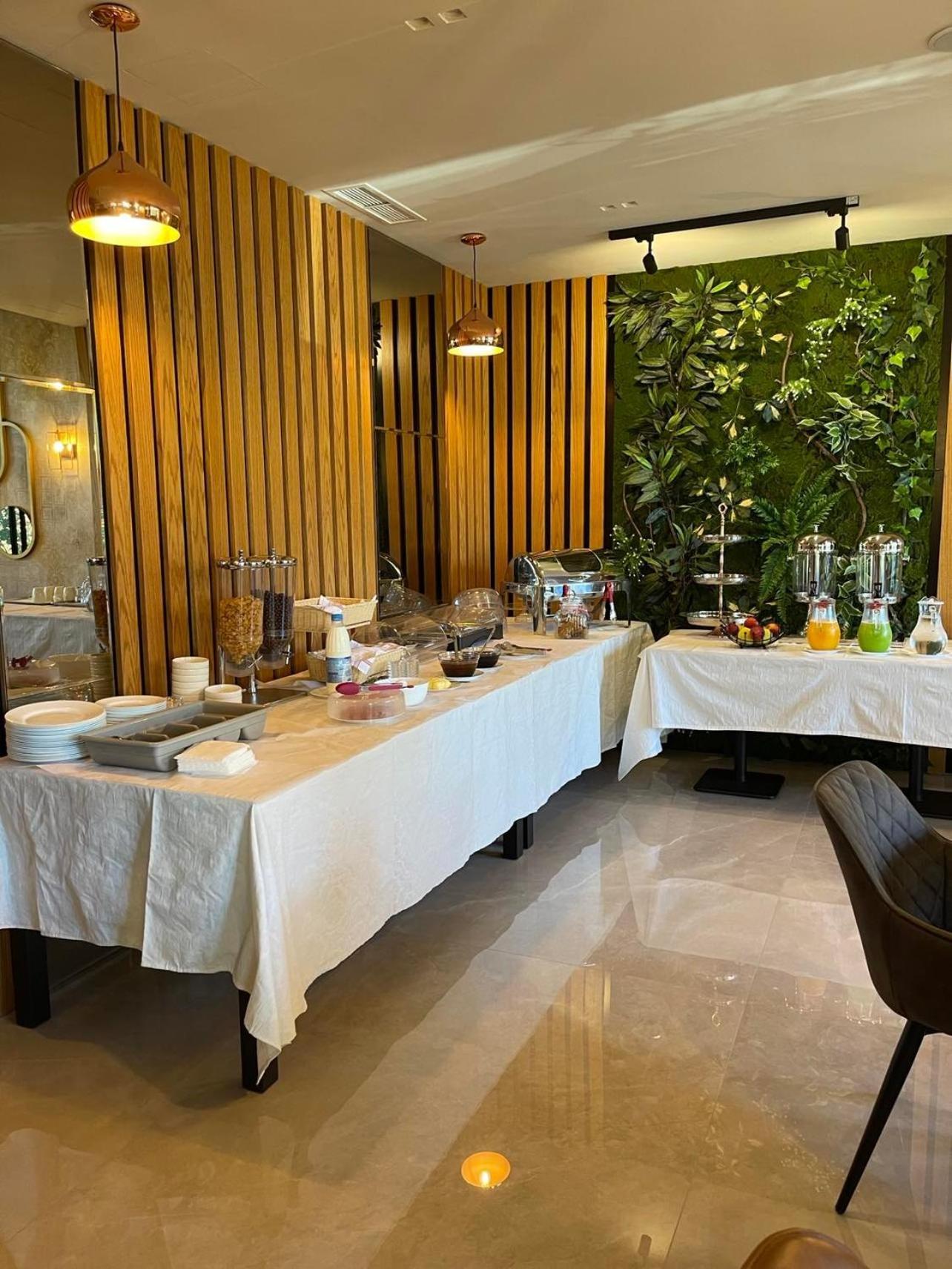 Hotel Erjuma Vlorë Екстериор снимка