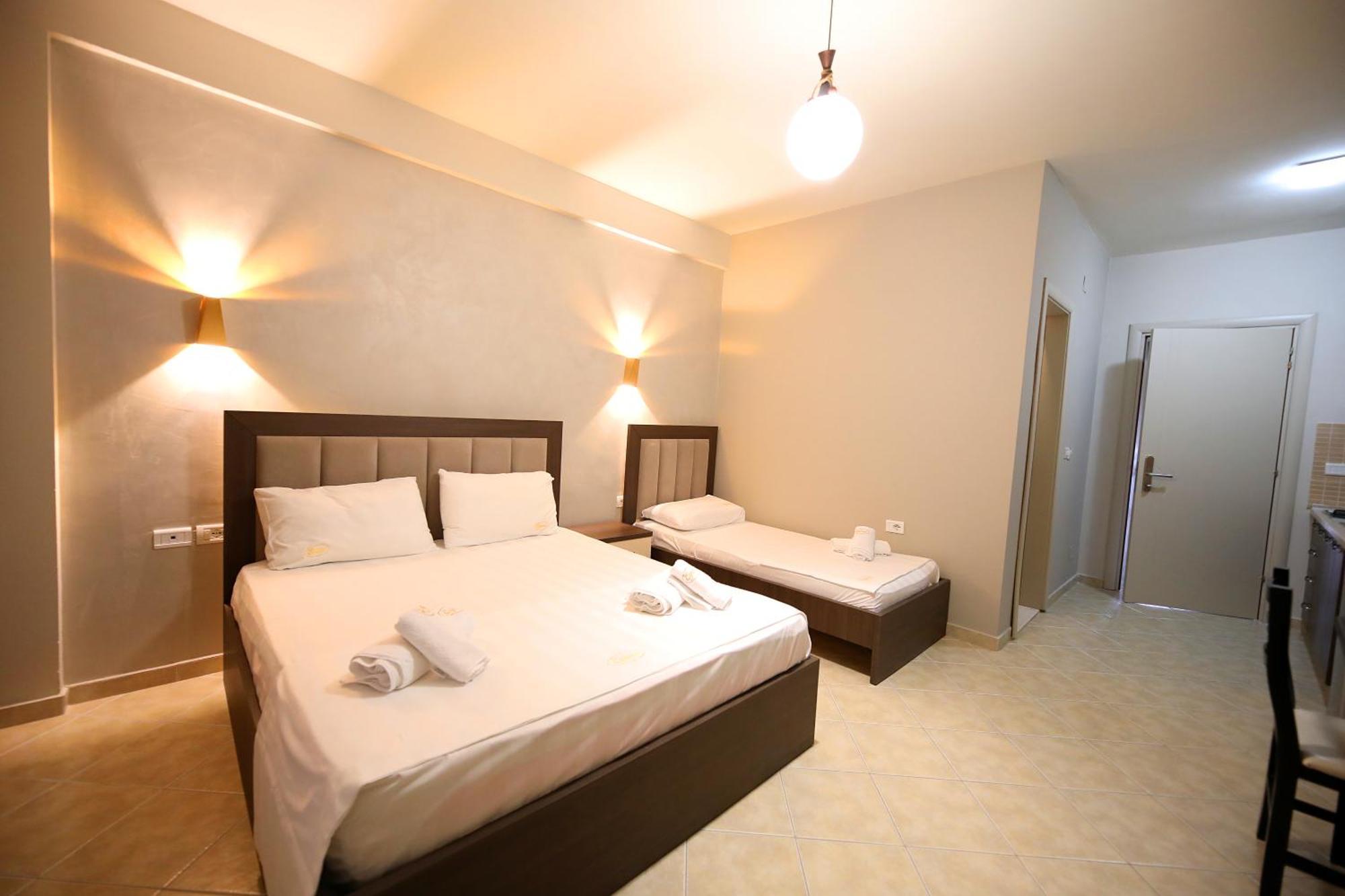 Hotel Erjuma Vlorë Екстериор снимка