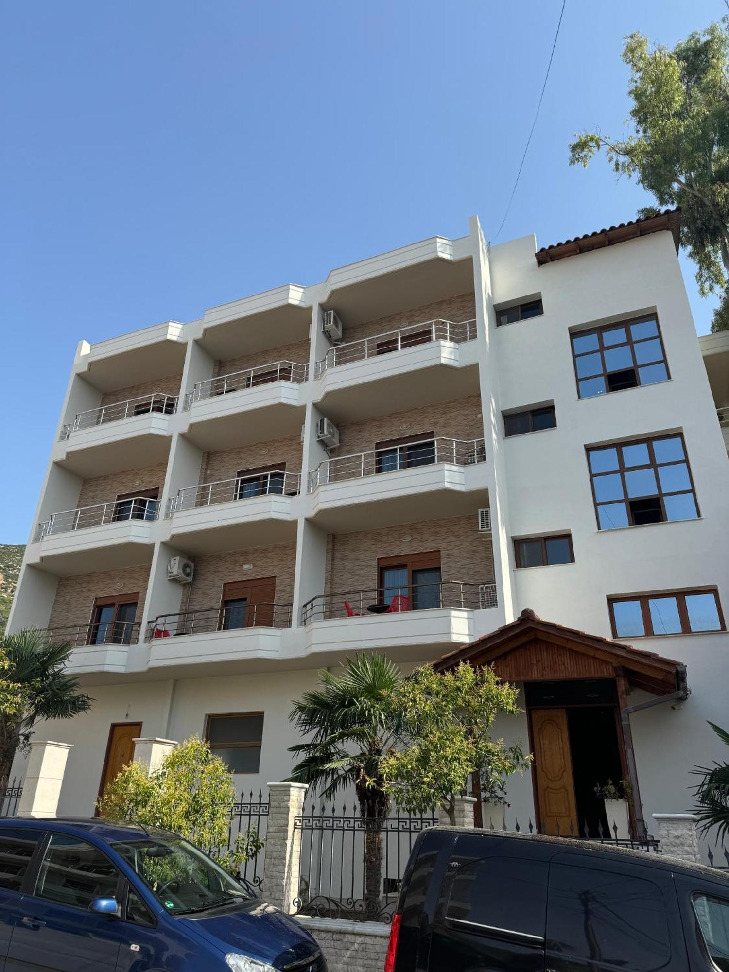 Hotel Erjuma Vlorë Екстериор снимка