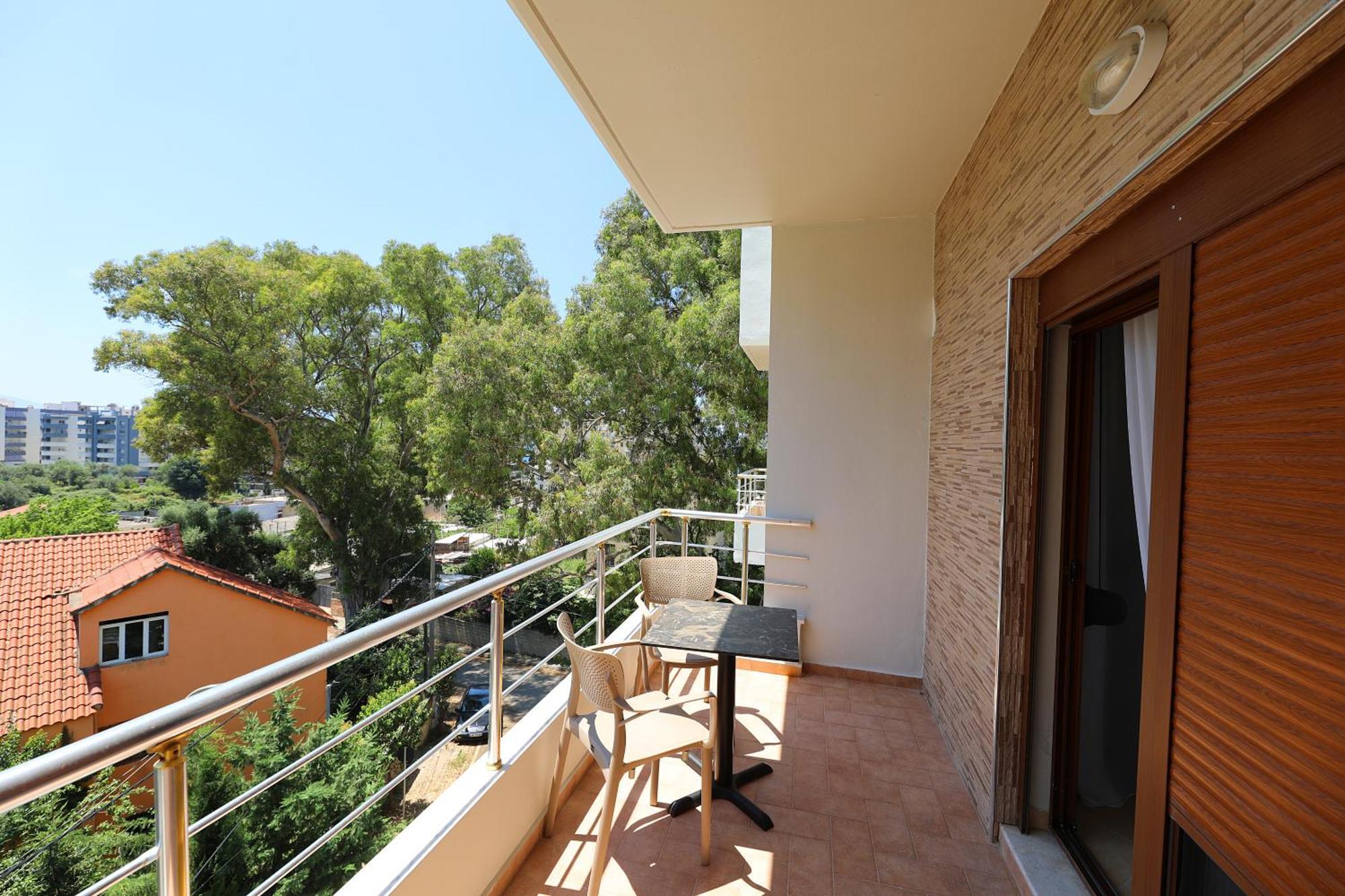 Hotel Erjuma Vlorë Екстериор снимка