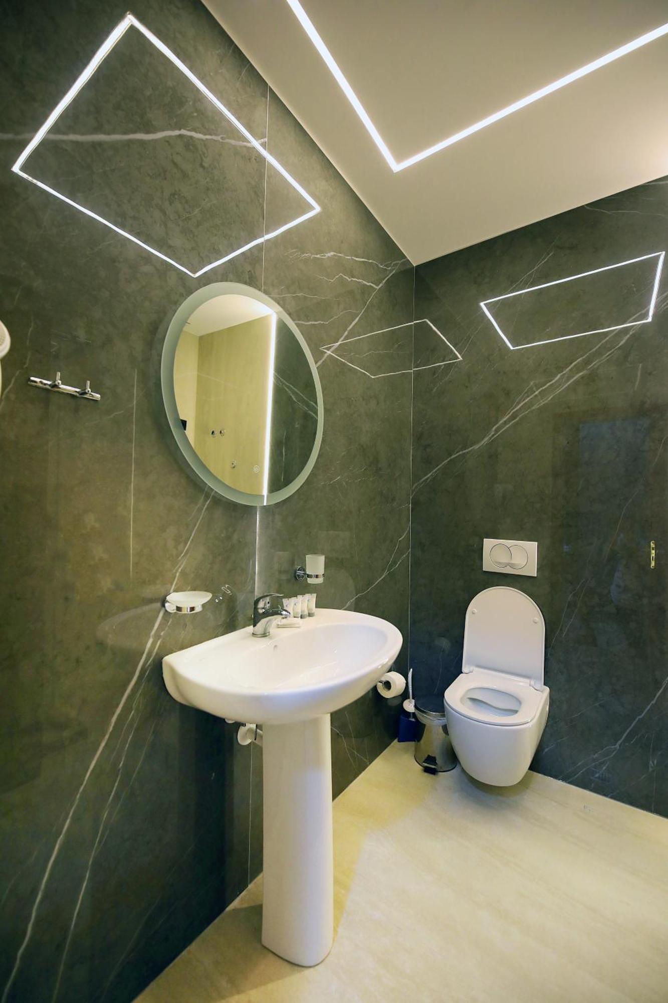 Hotel Erjuma Vlorë Екстериор снимка