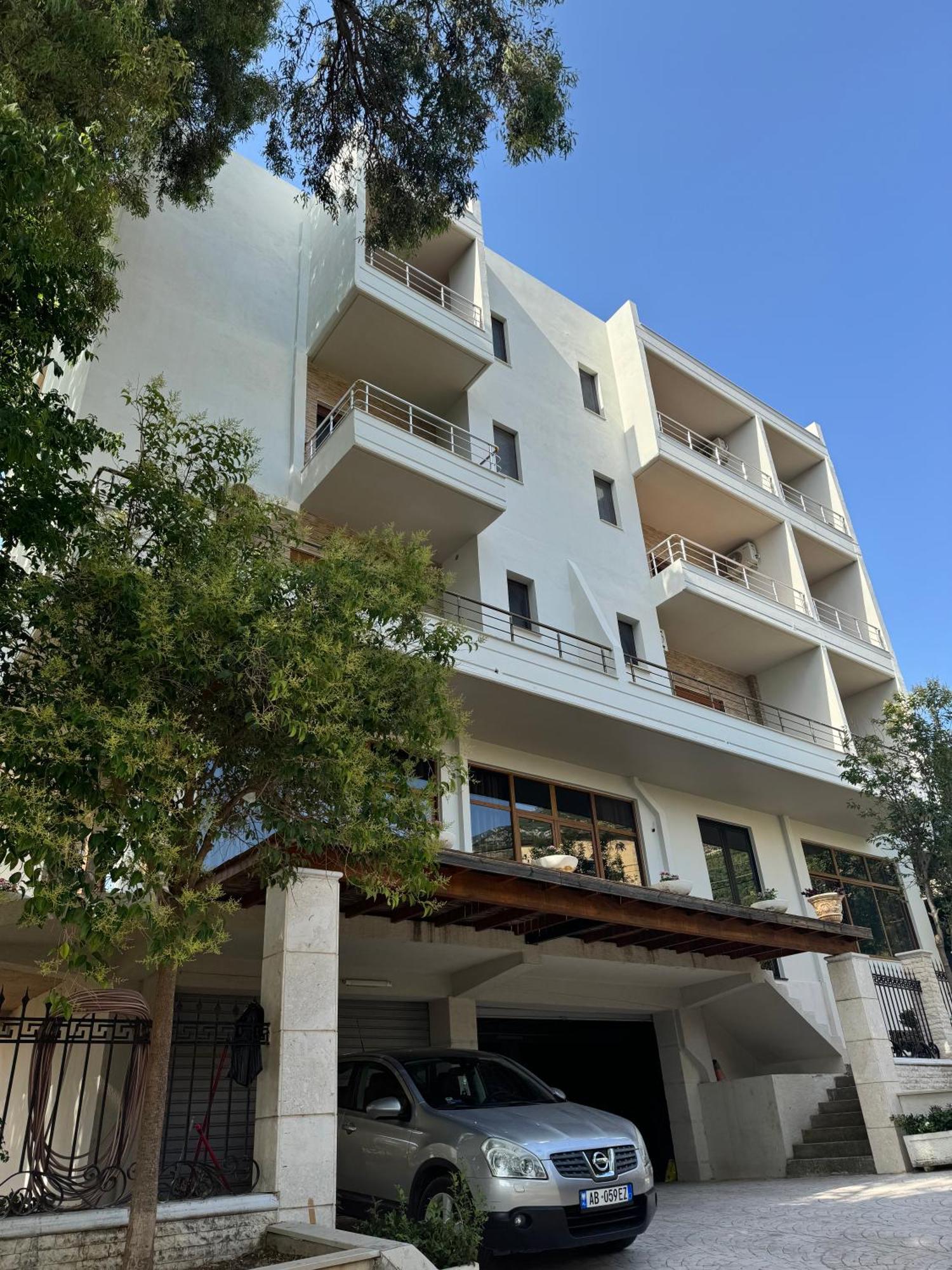 Hotel Erjuma Vlorë Екстериор снимка