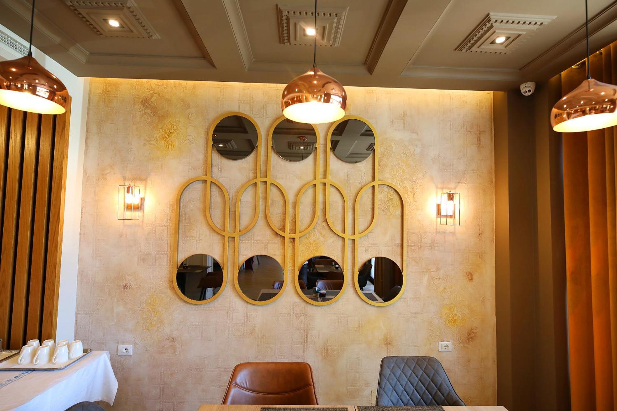 Hotel Erjuma Vlorë Екстериор снимка