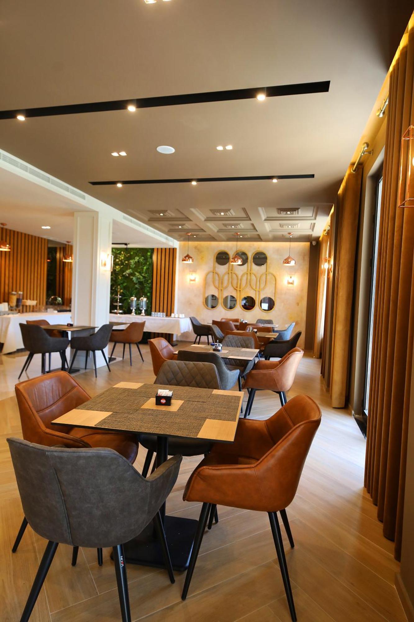 Hotel Erjuma Vlorë Екстериор снимка