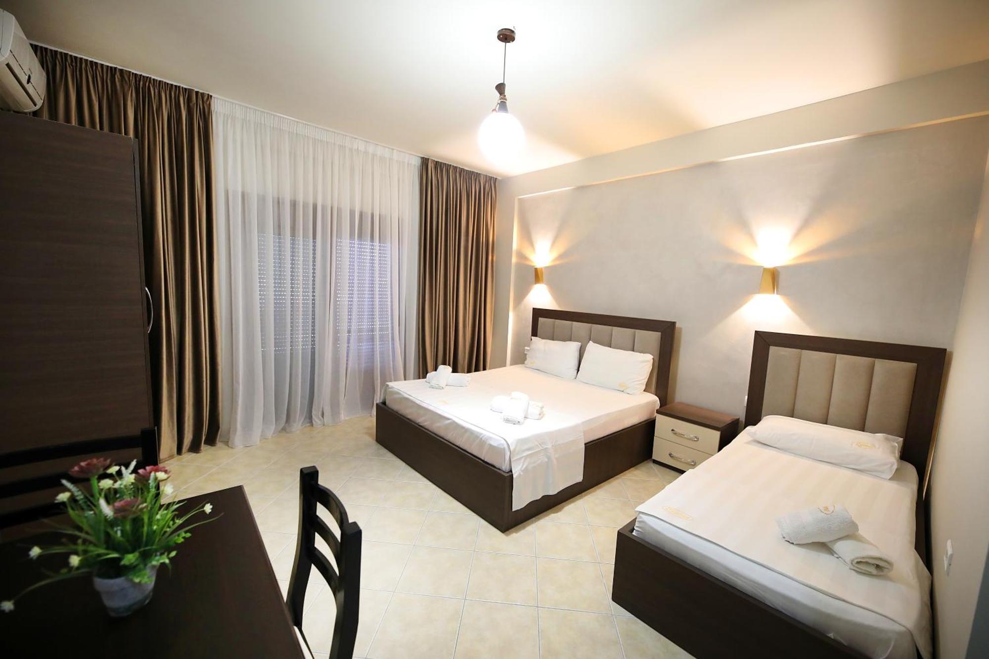 Hotel Erjuma Vlorë Екстериор снимка