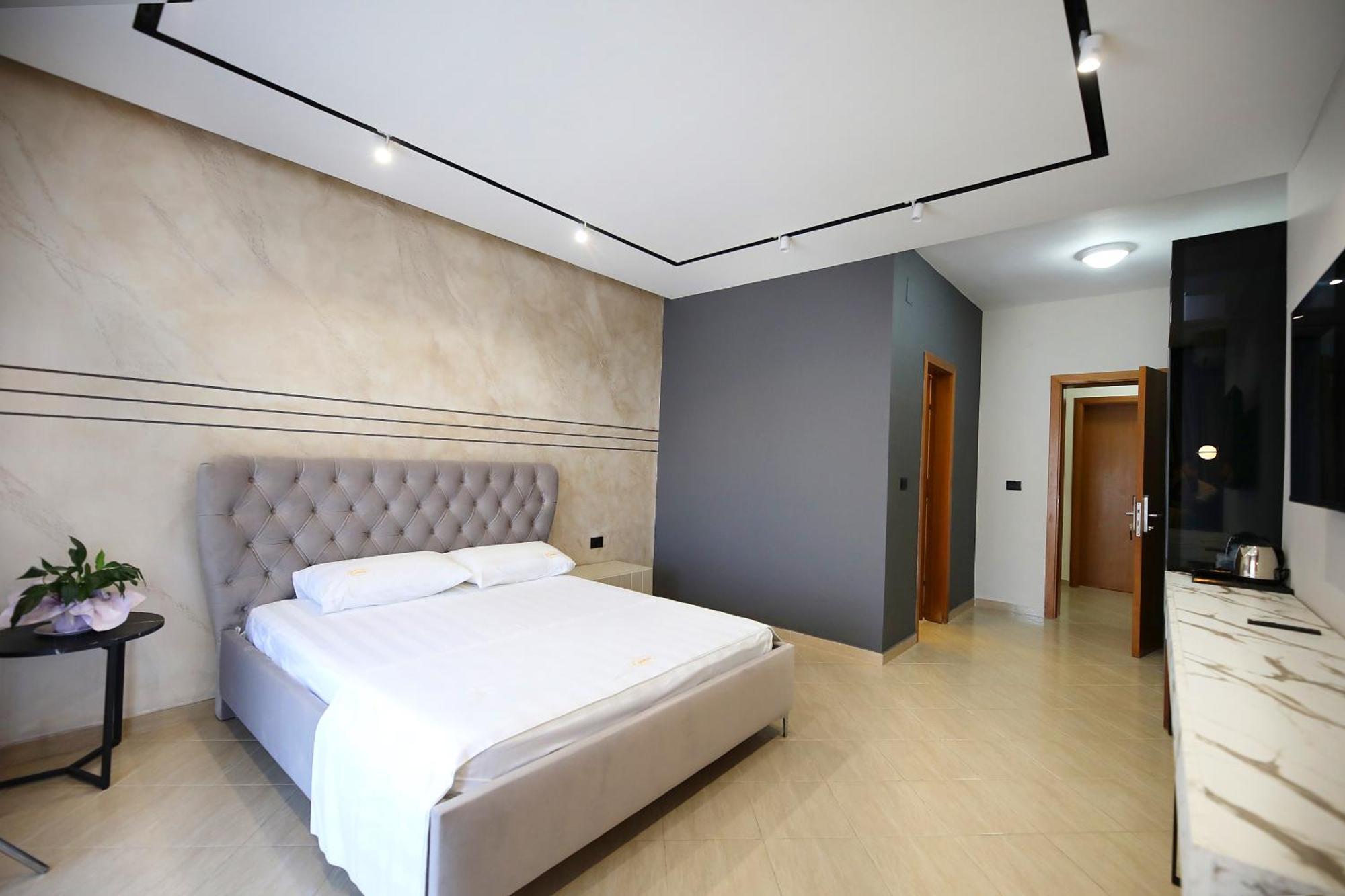 Hotel Erjuma Vlorë Екстериор снимка