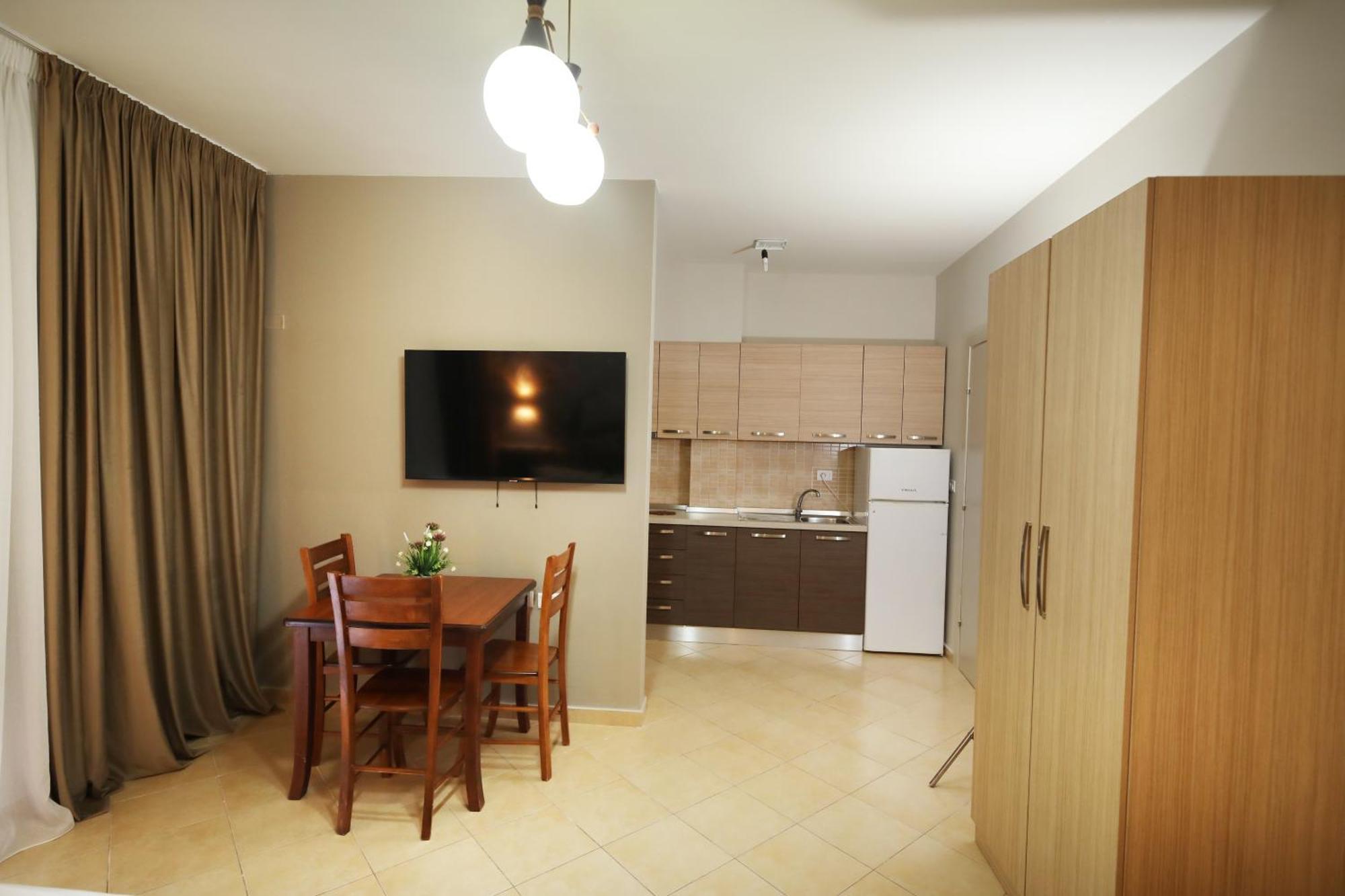 Hotel Erjuma Vlorë Екстериор снимка