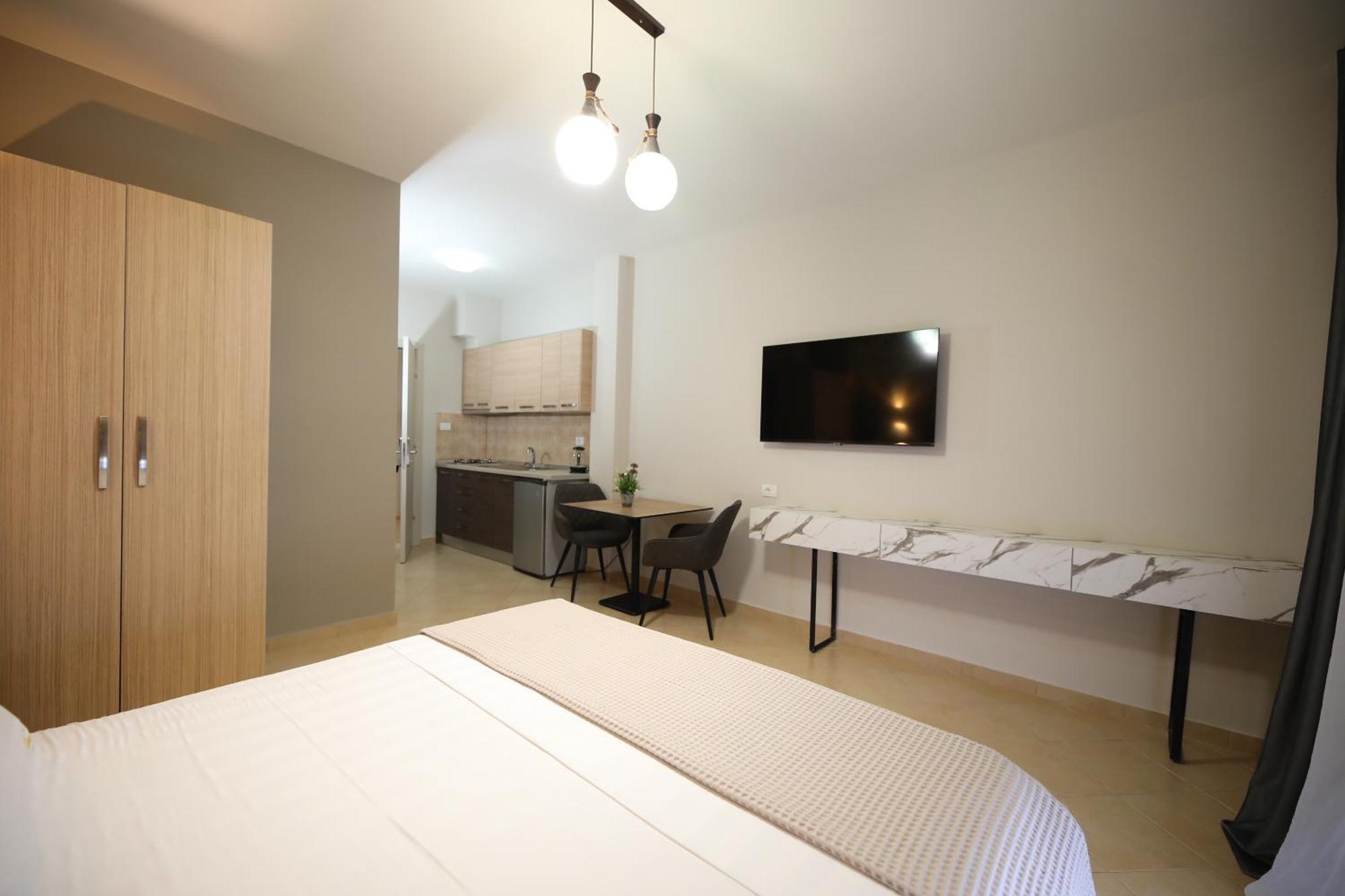 Hotel Erjuma Vlorë Екстериор снимка