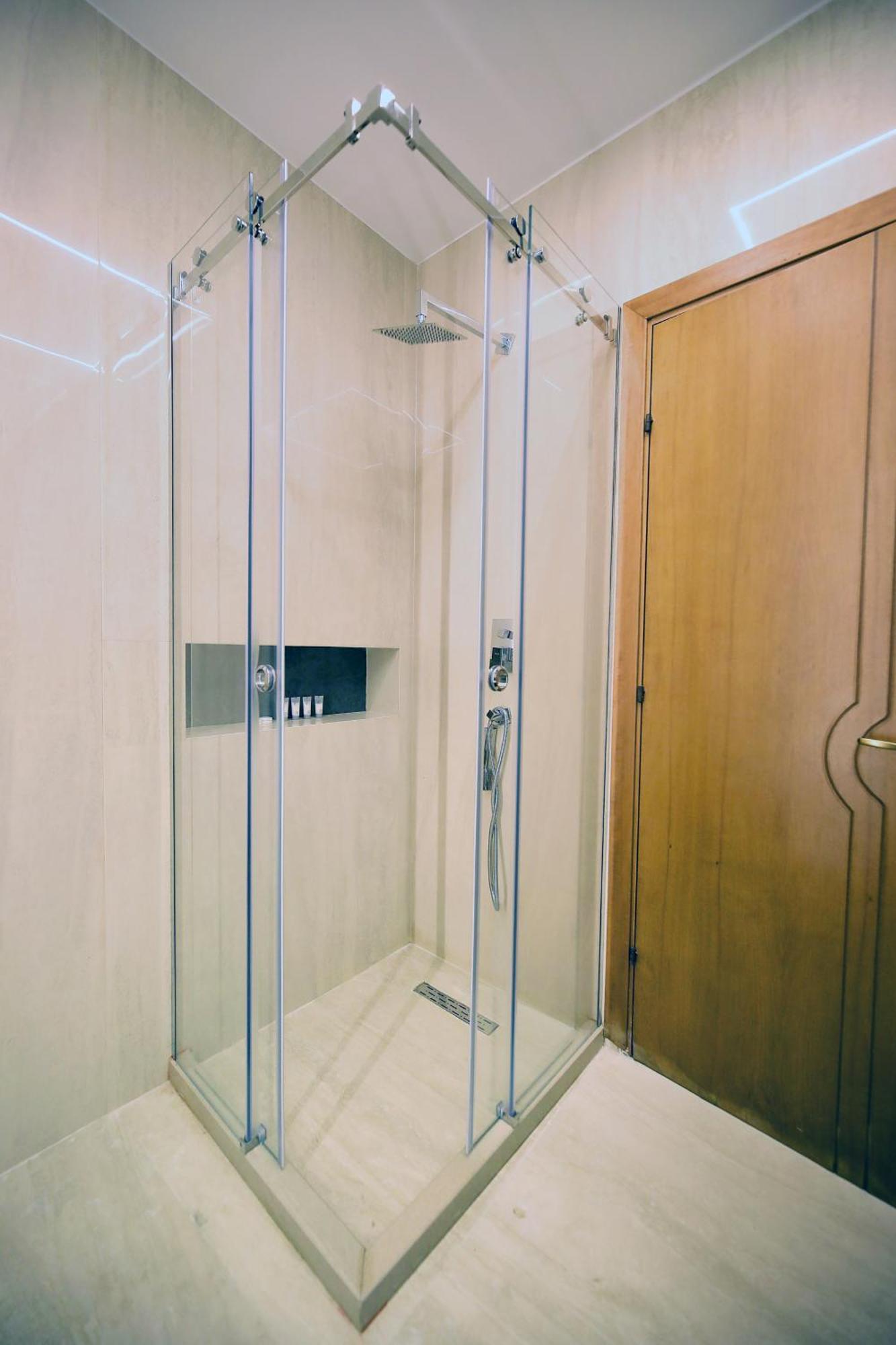 Hotel Erjuma Vlorë Екстериор снимка